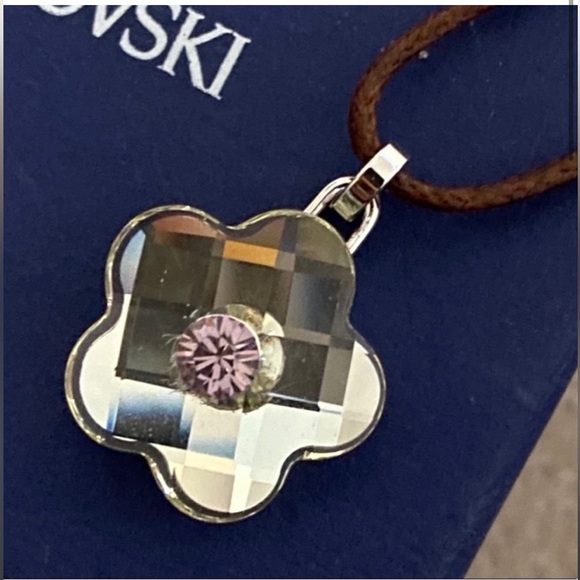 Flower crystal necklace - Picture 2 of 5